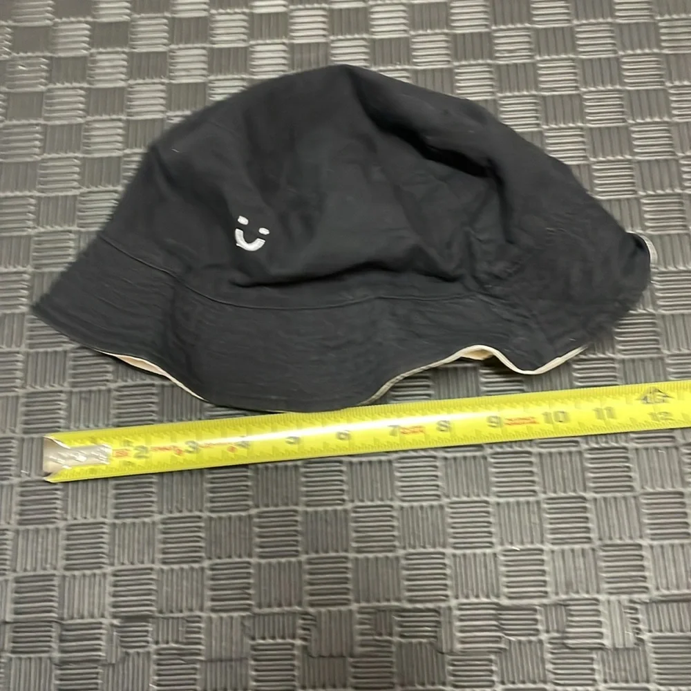 Reversible smiley face black and beige bucket hat 2 hats in one